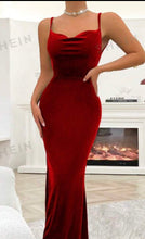 Load image into Gallery viewer, This Holiday's Velvet Dress

