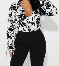 Load image into Gallery viewer, Floral Print Bodysuit
